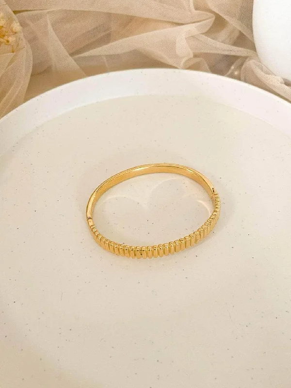 Rise Ribbed Bangle