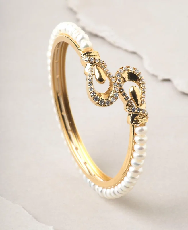 Trendy and Fashionable Pearl Bangle